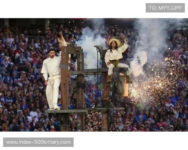 拉丁歌手坏痞兔领衔超级碗中场秀,成为首位独立主秀的拉丁艺人