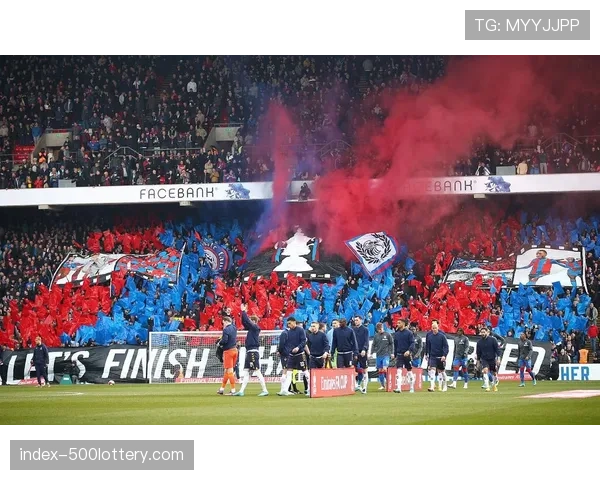 复盘阿贾克斯青年军:他们的高位边路压迫如何遏制了对手的传中发起 复盘阿贾克斯青年军:他们的高位边路压迫如何遏制了对手的传中发起